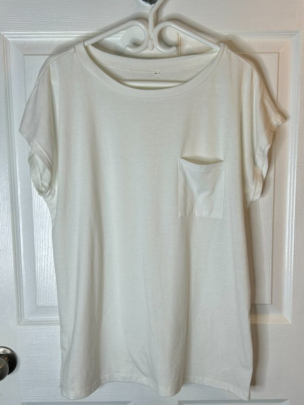Super Soft White Pocket Tee – Relaxed Fit – Large